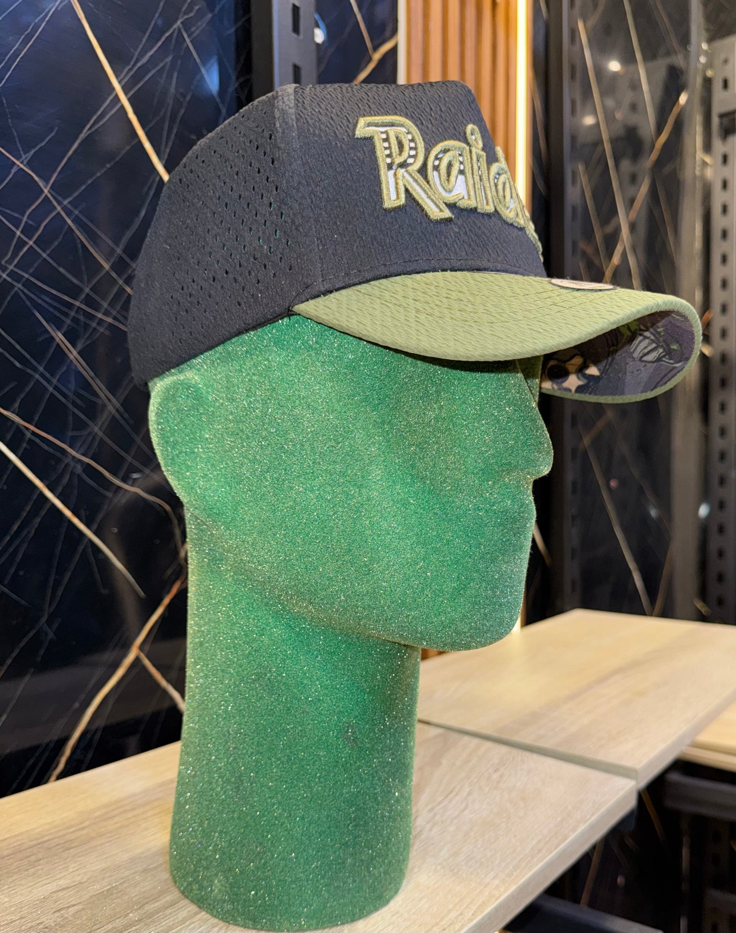 Raiders redbull black