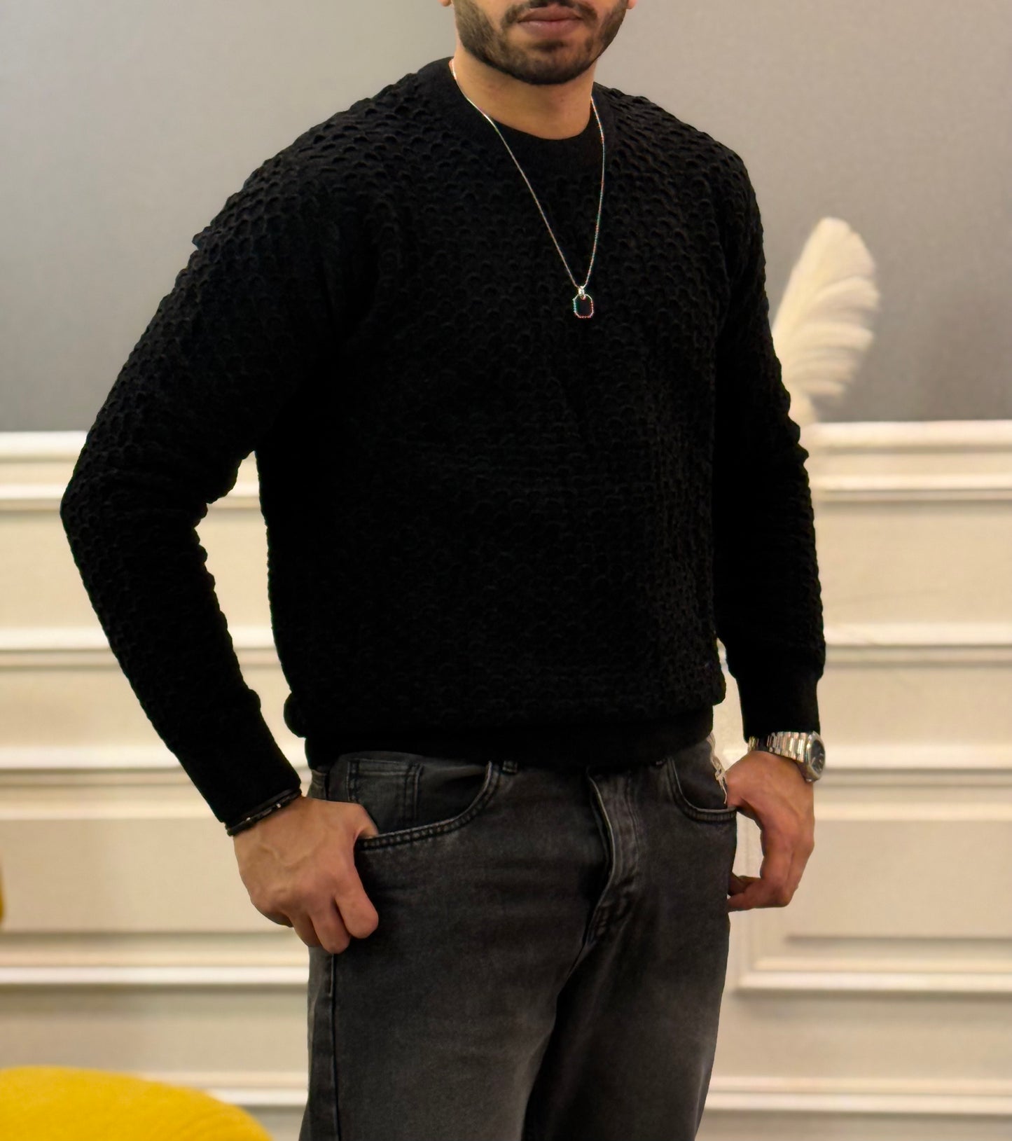 Black round basic pullover