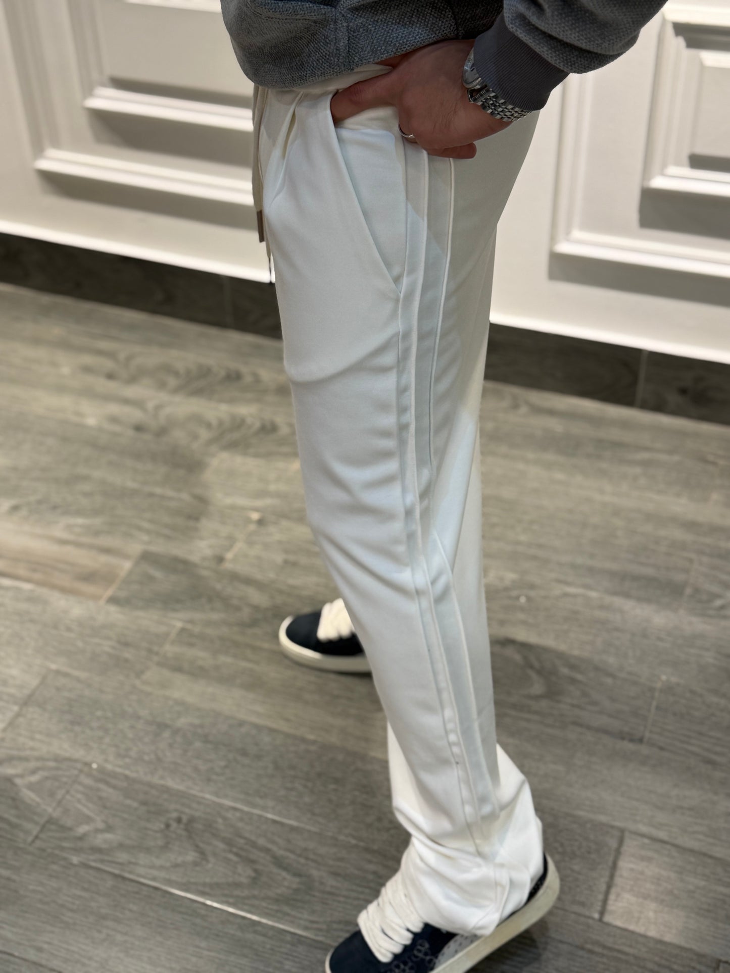 White basic pants