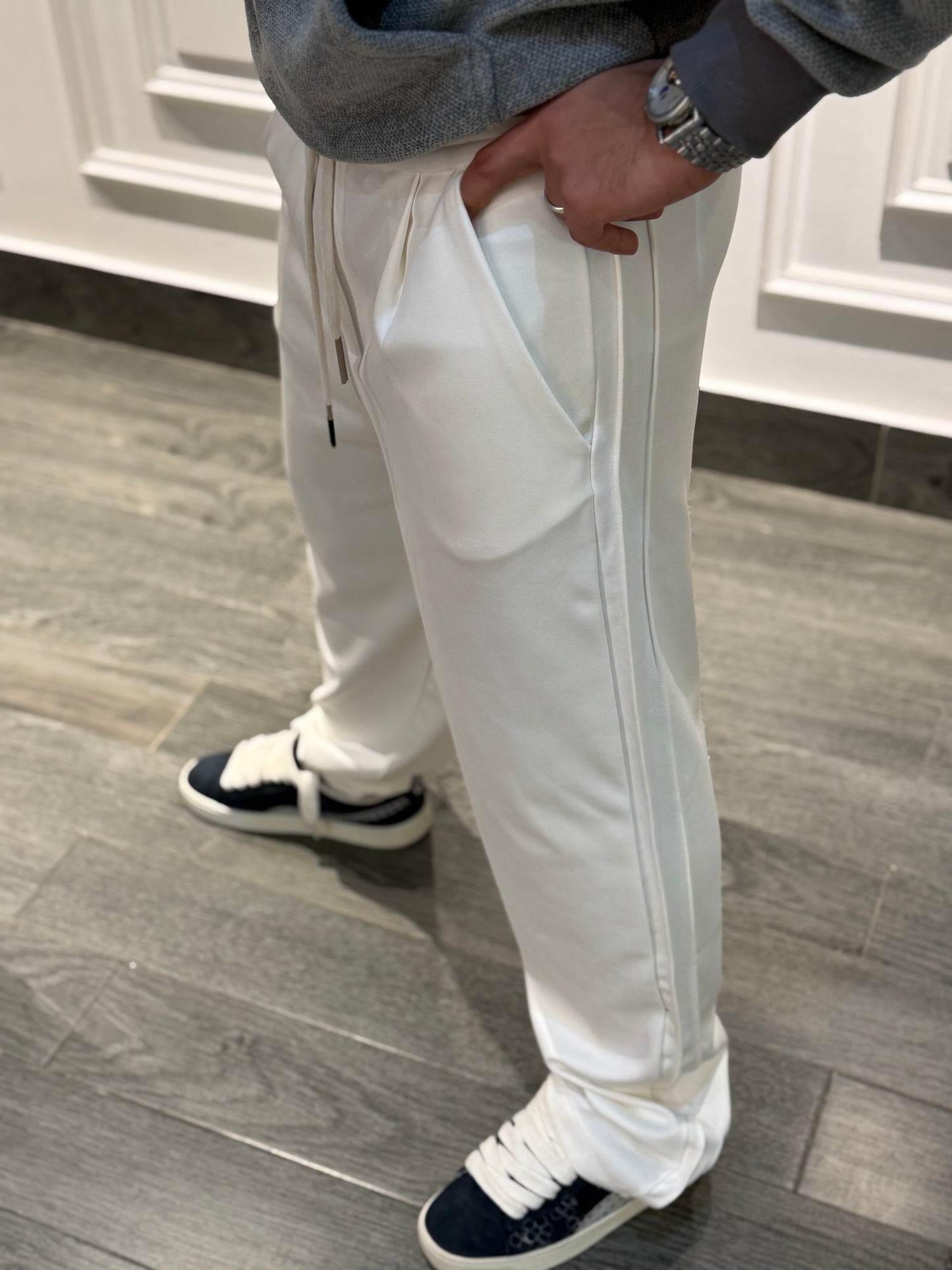 White basic pants
