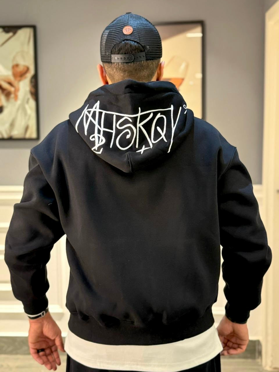 Black easy sweatshirt