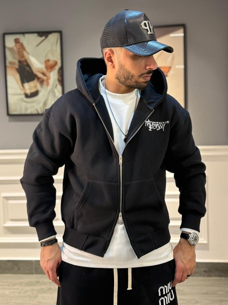 Black easy sweatshirt