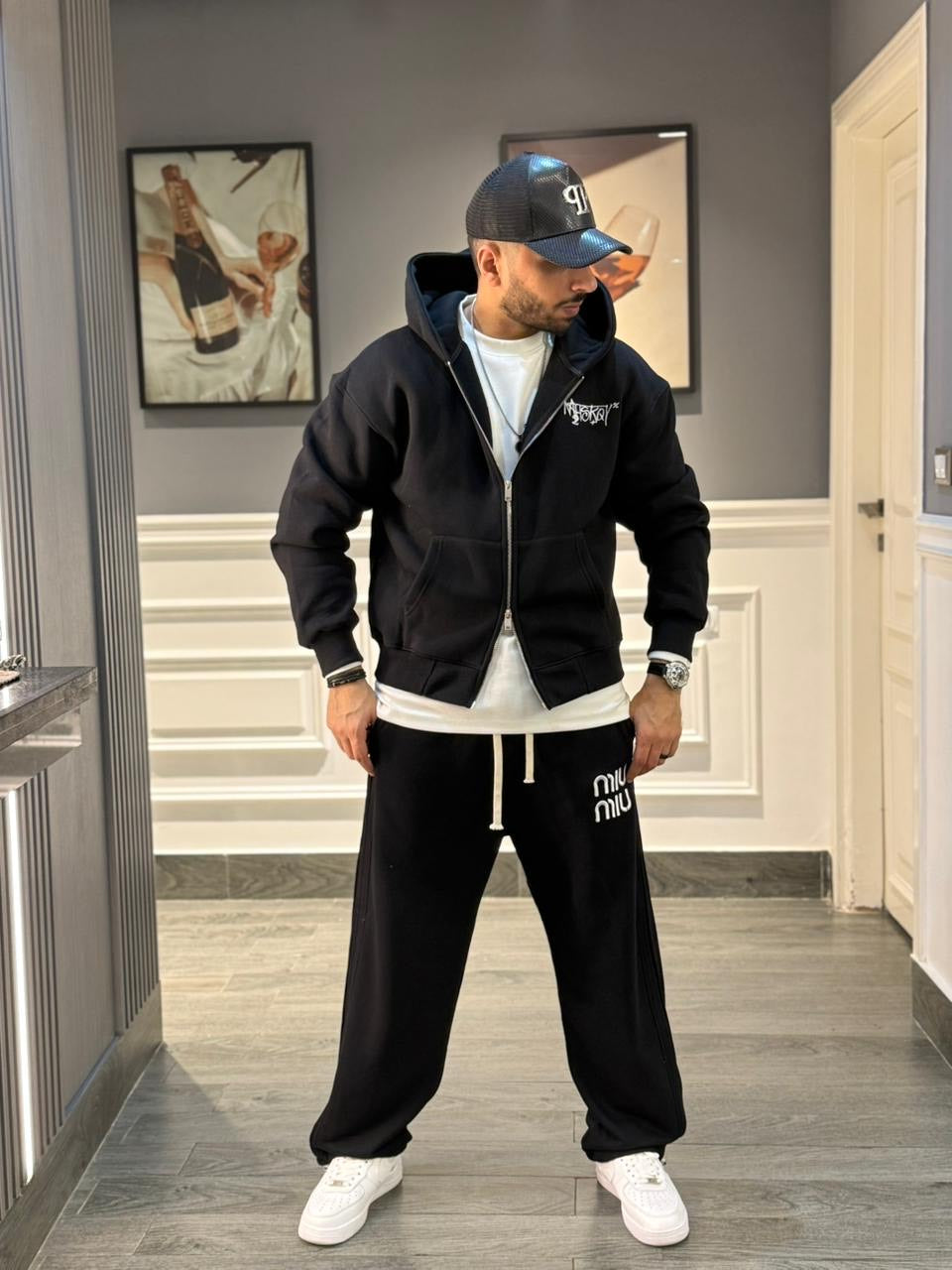 Black easy sweatshirt